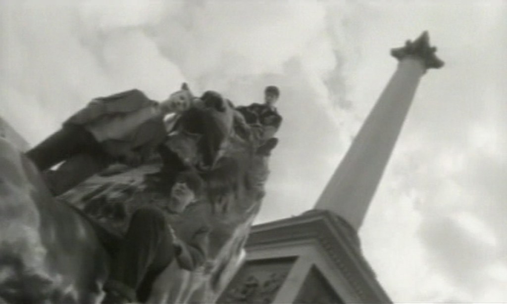 Dave Rowntree and Alex James in the promo video for For Tomorrow by Blur (Food/EMI, 1993).