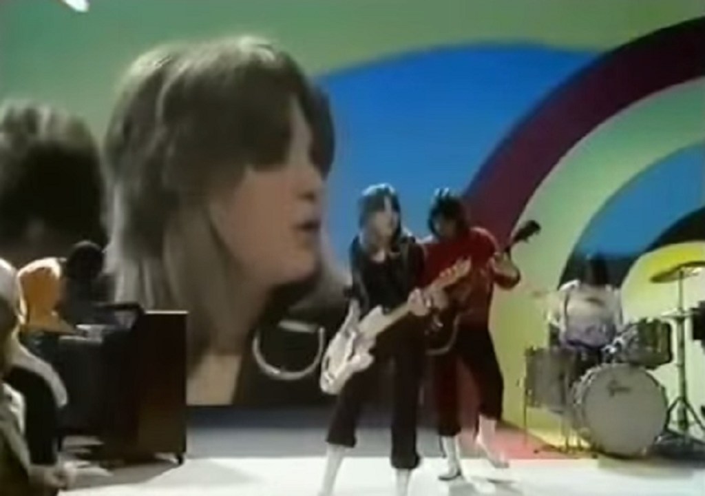 Suzi Quatro performing Devil Gate Drive on Top Of The Pops (BBC1, 1972).