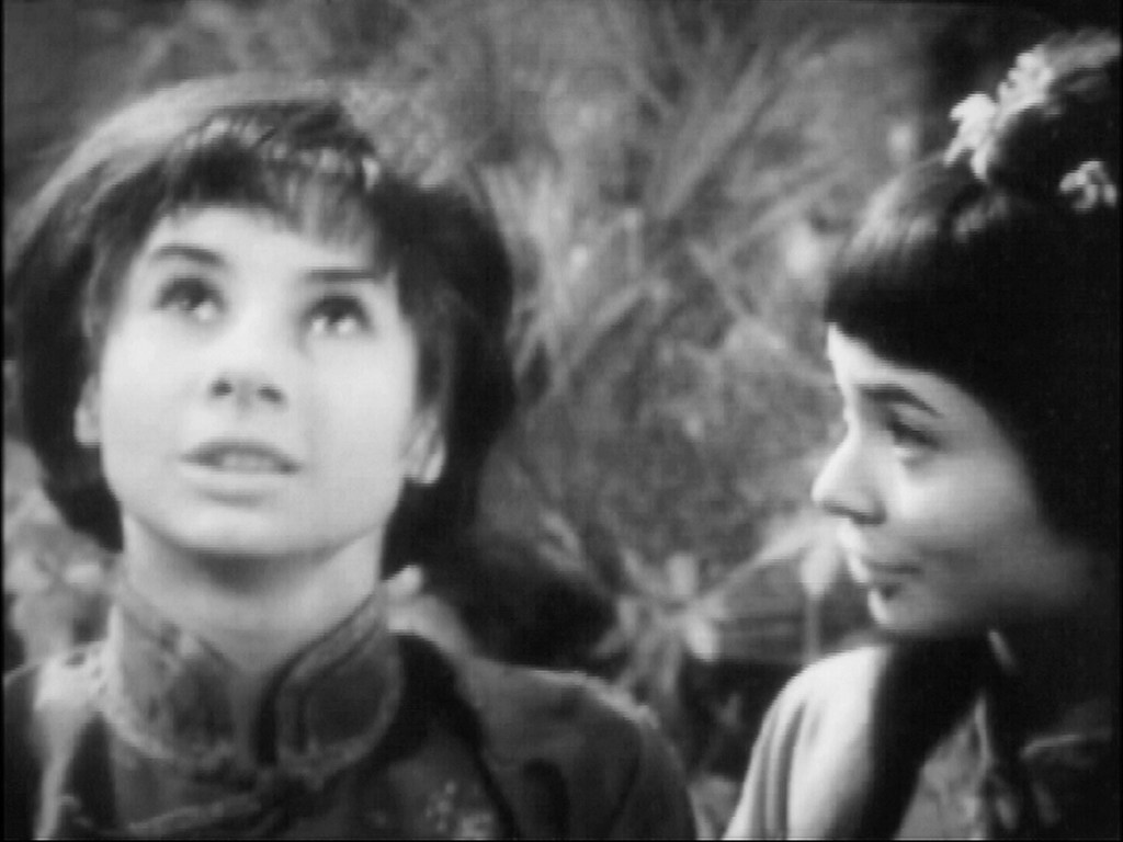 Carole Ann Ford and Zienia Merton in Doctor Who: Marco Polo (BBc, 1964).